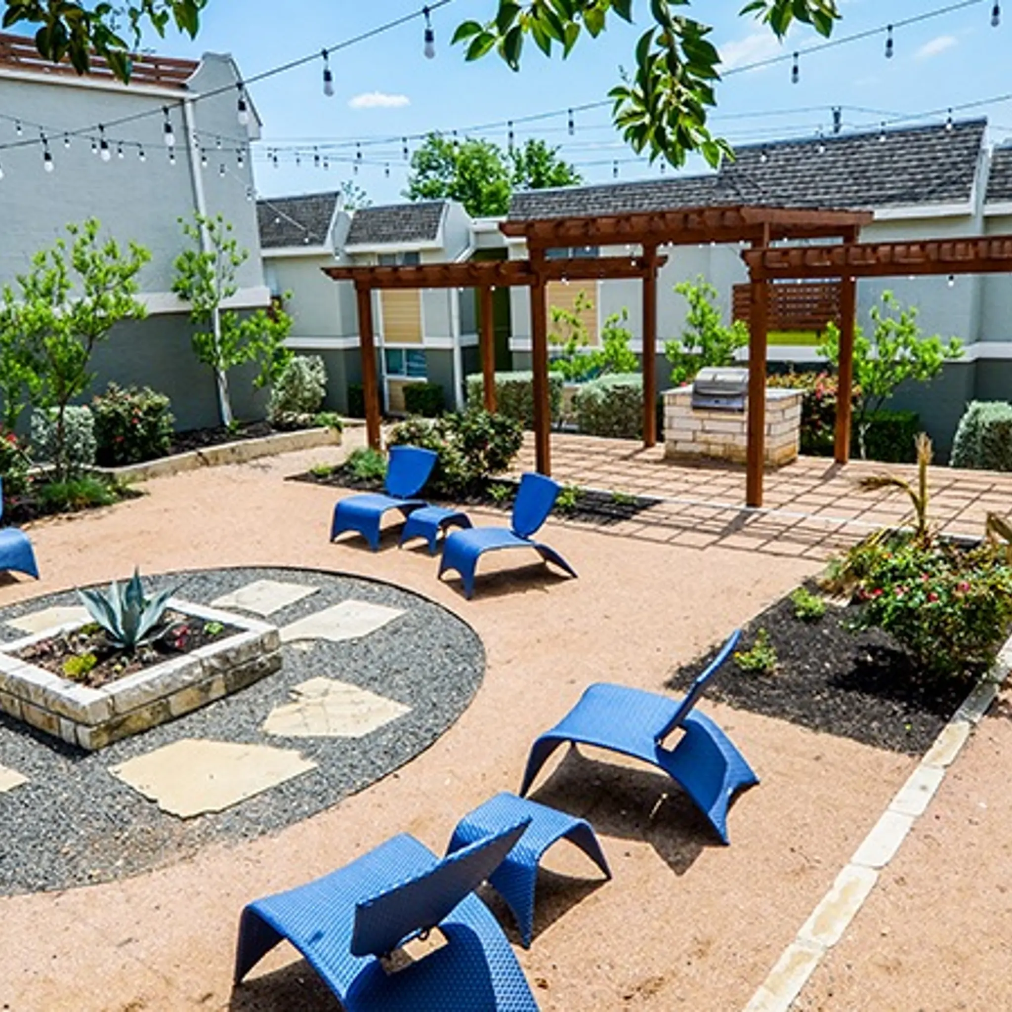 Home Altura Apartments